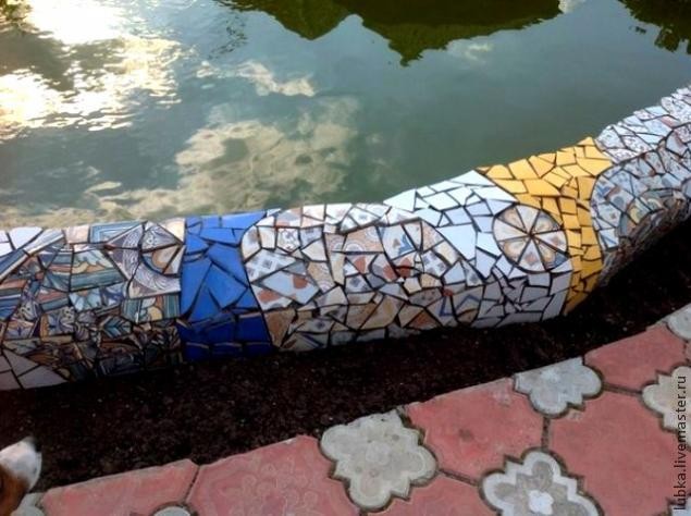 Роспись в стиле Гауди: декор паркового фонтанчика