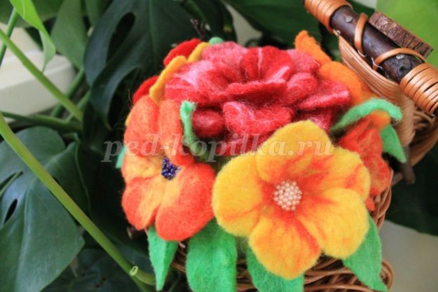 Валяние из шерсти: цветы