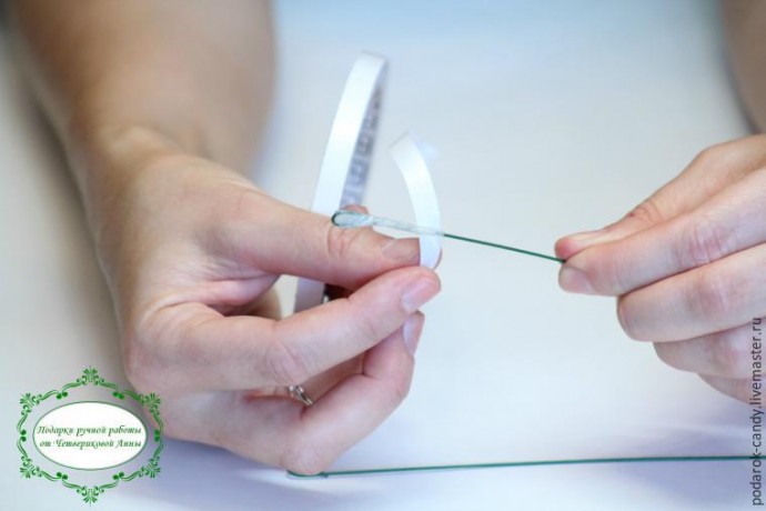 Делаем распушившийся пион из гофрированной бумаги и конфеты: часть 1 Делаем распушившийся пион из гофрированной бумаги и конфеты: часть 1