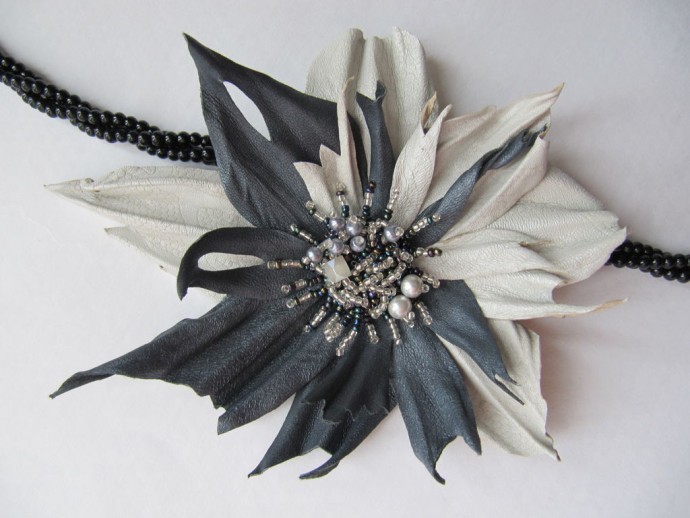 ​Изготовление брошей из кожи