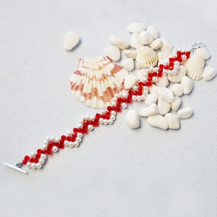 ​Яркий браслет из бисера