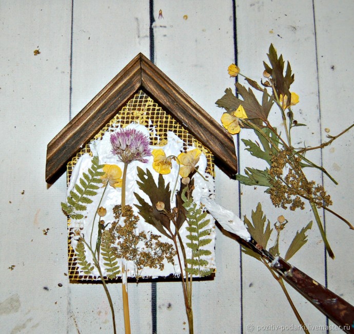 Как украсить интерьерный домик с настоящим гербарием