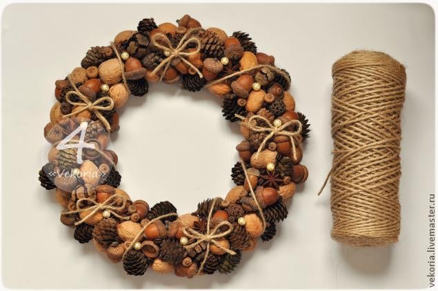 Венок, который отлично впишется осенний и новогодний интерьер Венок, который отлично впишется осенний и новогодний интерьер