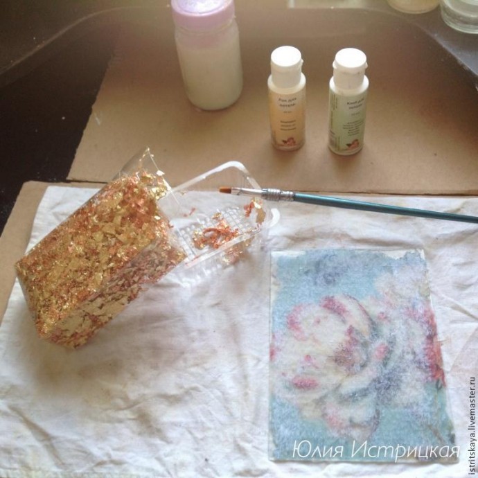 ​Создаем старинный зеркальный витраж: вживляем в стекло и работаем с поталью в хлопьях: часть 2