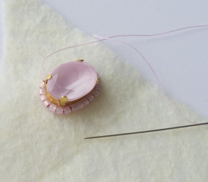 Серьги с шелковыми кистями и кристаллами Сваровски