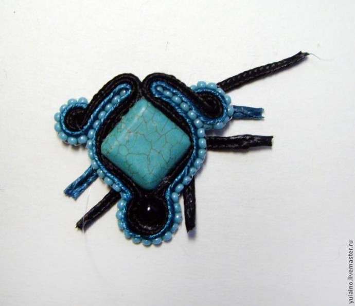 Серьги в технике сутажной вышивки Серьги в технике сутажной вышивки