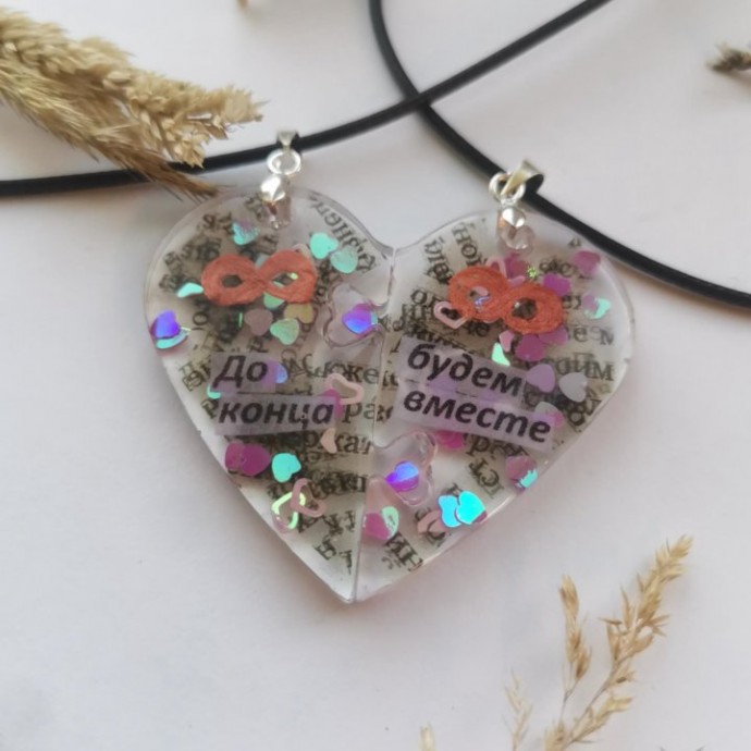 ​Подвески с надписями из смолы