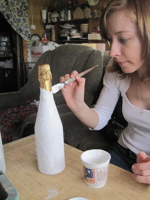 ​Декорирование романтичной бутылки в технике декупаж: часть 1