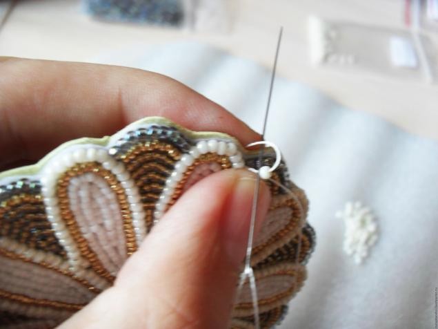 Мастер-класс по созданию вышитой бисером броши "Нео-цветок": часть 6