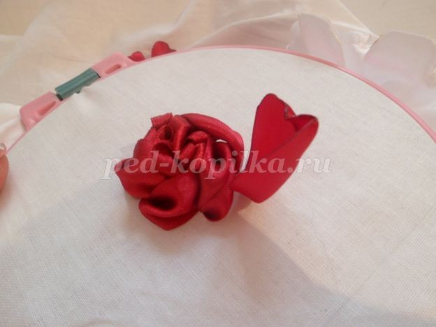 ​Пионы из атласных лент: часть 1