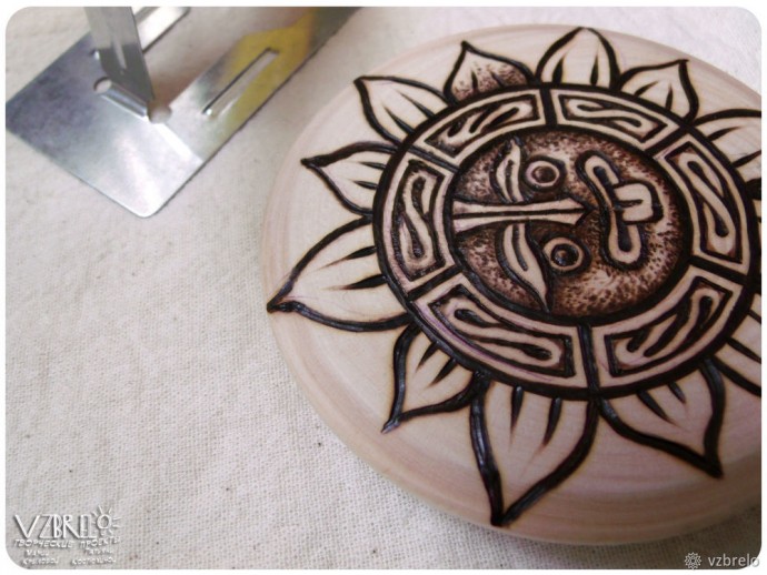 ​Выжигаем по дереву: этнические мотивы на шкатулке