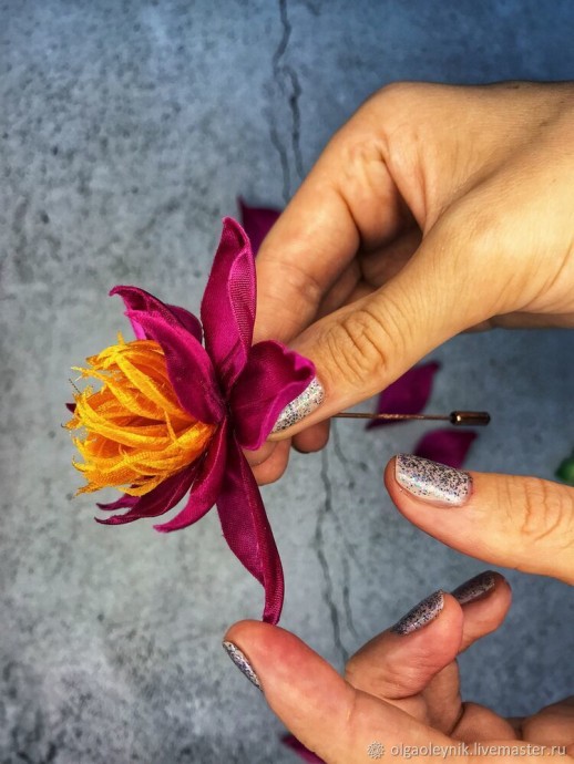 ​Как сделать брошку-пин "Лотос": часть 3