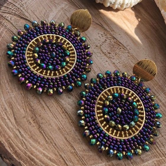 Круглые серьги на круглой основе