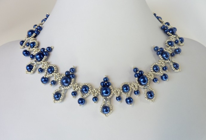 Колье из бисера и бусин