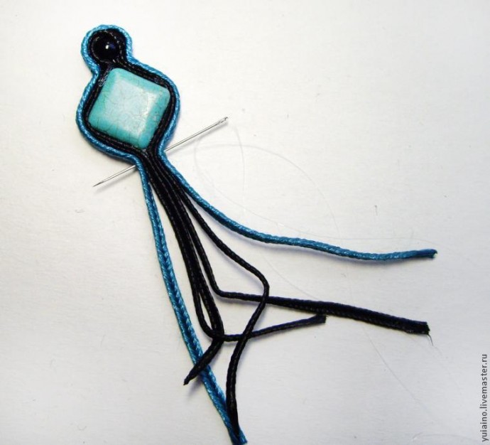 Серьги в технике сутажной вышивки Серьги в технике сутажной вышивки