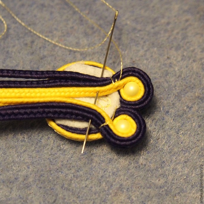 Делаем сережки в технике сутажной вышивки Делаем сережки в технике сутажной вышивки