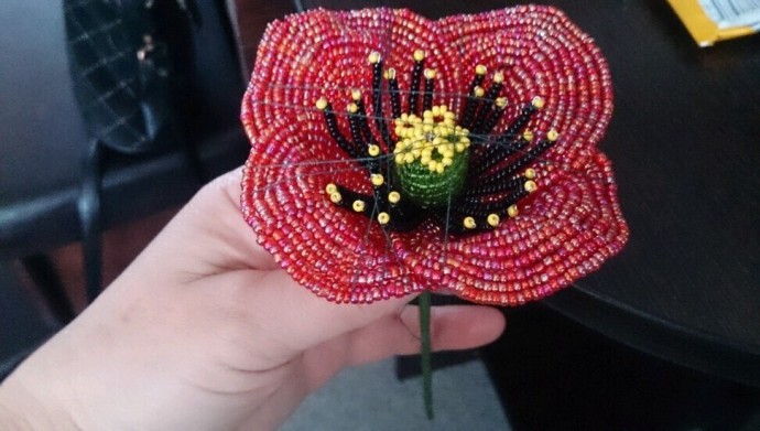 Мак из бисера