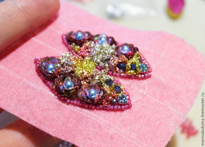 Создаем брошь жучка "Цветочник": часть 2