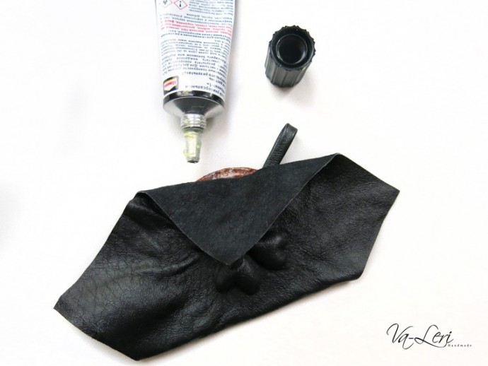 ​Изготавливаем кожаный брелок с объемным четырехлистником на удачу: часть 3