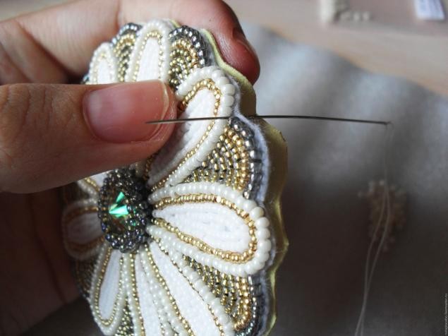 Мастер-класс по созданию вышитой бисером броши "Нео-цветок": часть 6