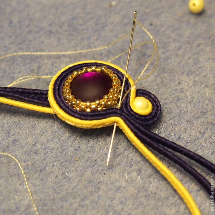 Делаем сережки в технике сутажной вышивки Делаем сережки в технике сутажной вышивки