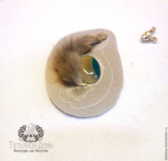 Создаем шикарную зимнюю брошь с мехом: часть 1