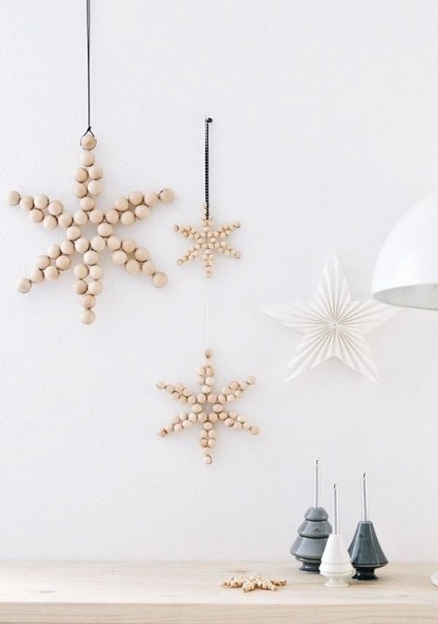 Снежинки из бусин