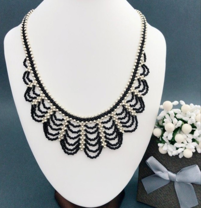 Изящное колье