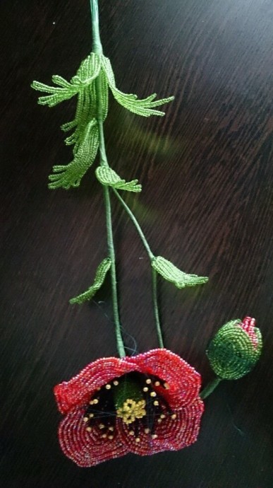 Мак из бисера