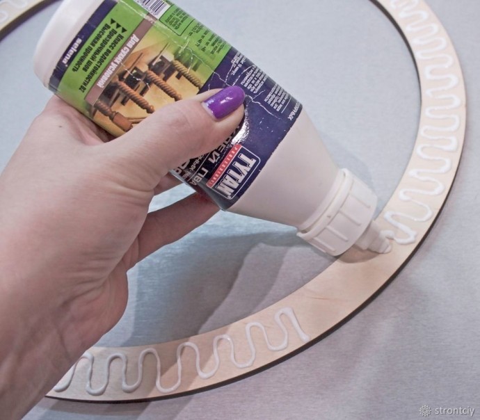 ​Расписываем интерьерные часы в смешанной технике: часть 1