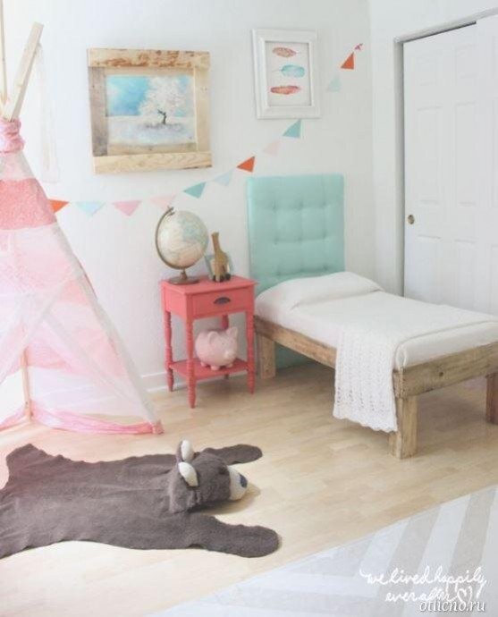 ​Ковер в виде шкуры медведя