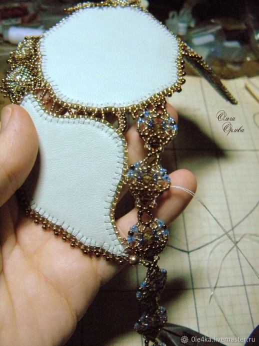 Вышиваем бисером колье "Голубые цветы": часть 3