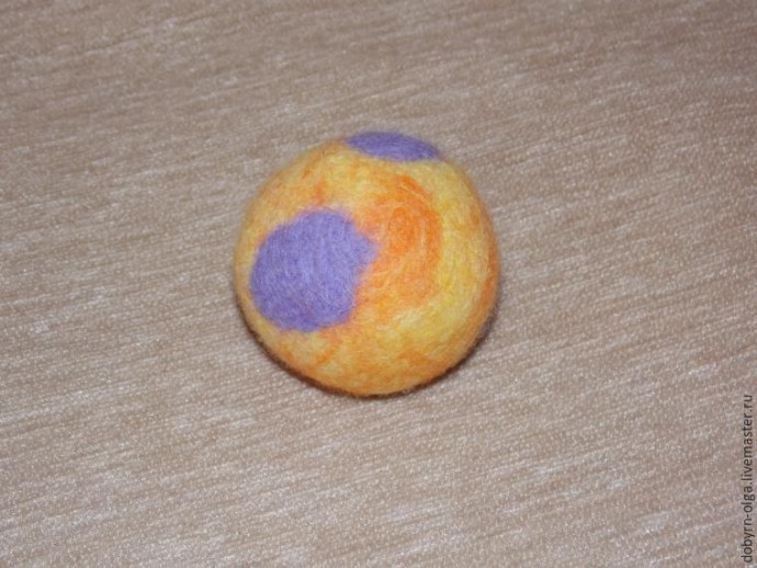 Позитивный пёс Шарик, выполненный в технике сухого и мокрого валяния: часть 1