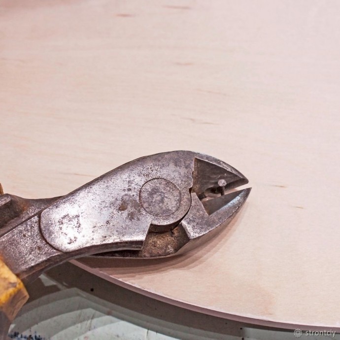 ​Расписываем интерьерные часы в смешанной технике: часть 2