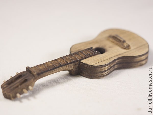 Мастерим миниатюрную гитару "Ретро" для куклы: часть 4