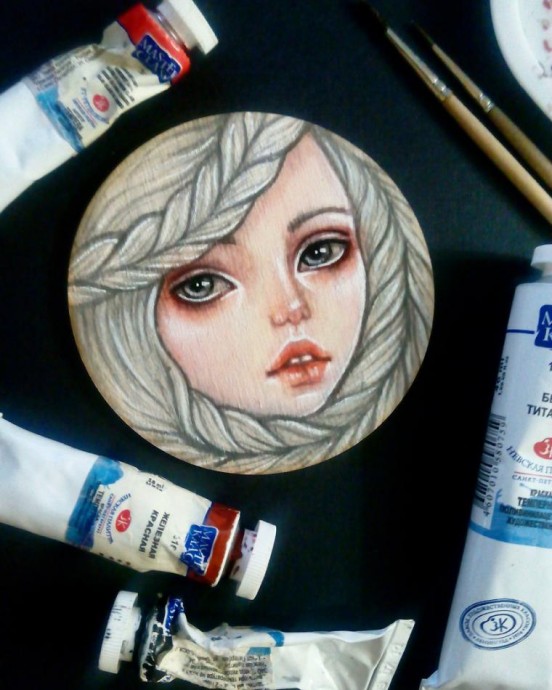 Рисуем темперой на деревянной поверхности