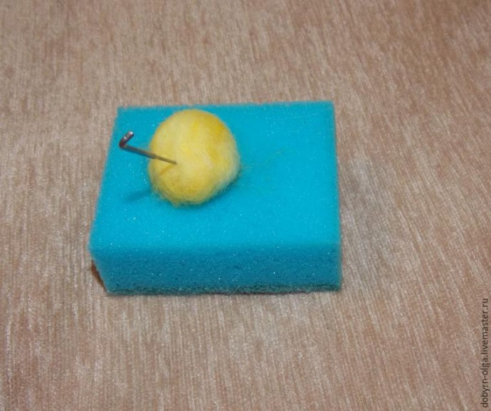 Позитивный пёс Шарик, выполненный в технике сухого и мокрого валяния: часть 2