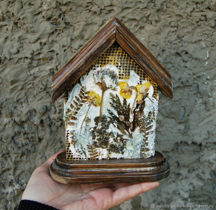 Как украсить интерьерный домик с настоящим гербарием