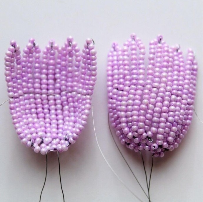 Нежные цветы из бисера