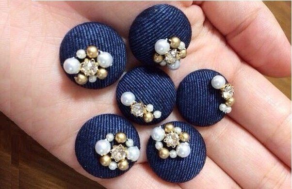 ​Броши из пуговиц