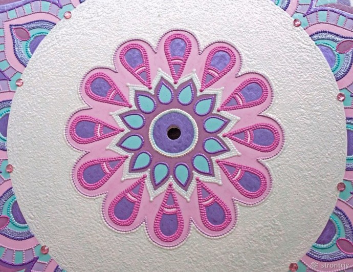 ​Расписываем интерьерные часы в смешанной технике: часть 5