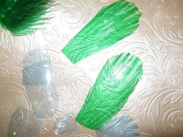 Павлин из пластиковых бутылок. Павлин из пластиковых бутылок.