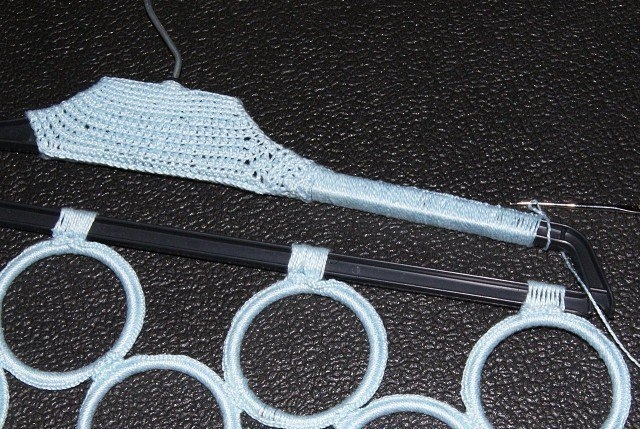 Удобная вешалка для шарфов