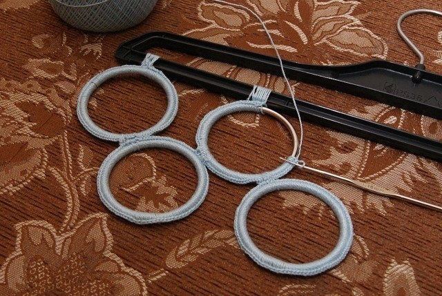 Удобная вешалка для шарфов