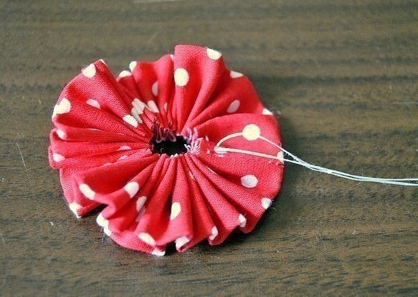 Делаем цветы из ткани