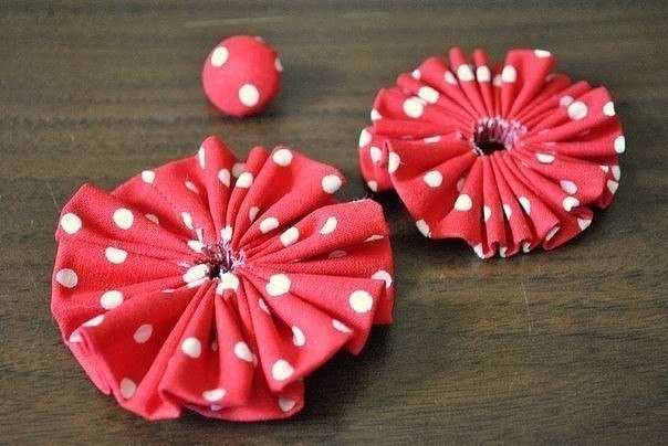 Делаем цветы из ткани