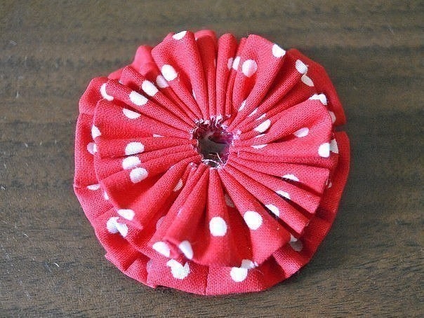 Делаем цветы из ткани