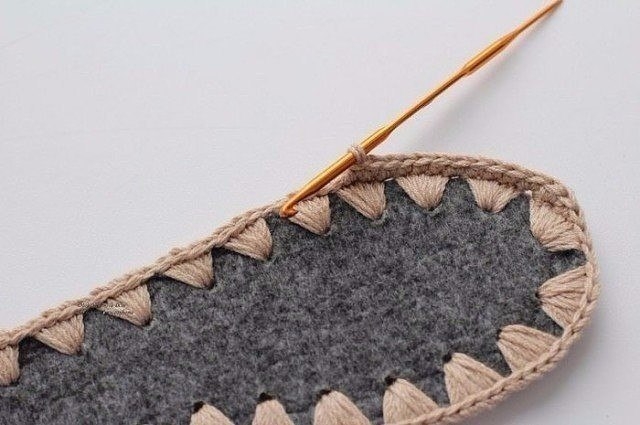 Делаем красивые сапожки для дома.