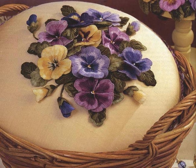 Объемная вышивка гладью