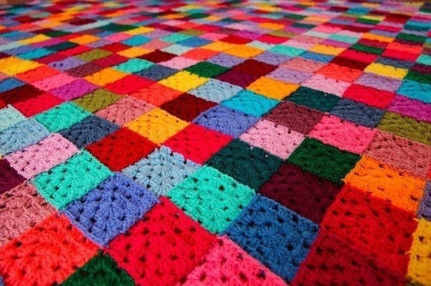 Яркий плед крючком